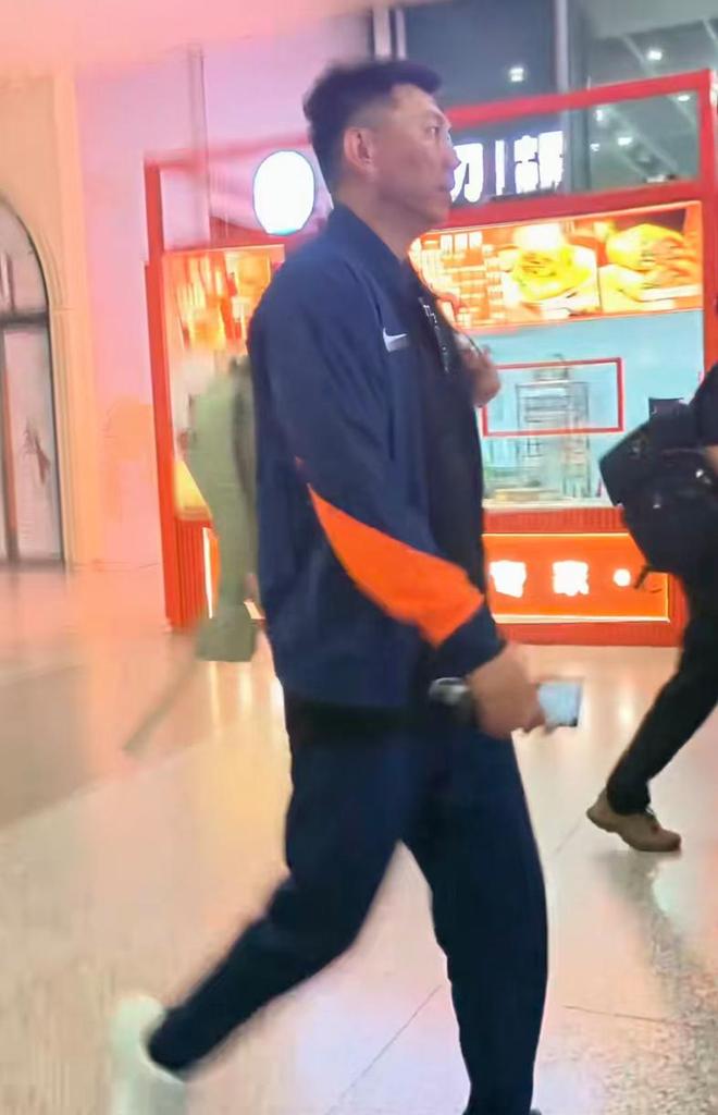 三大电视台直播鲁沪大战！五大外援+谢买出征！球迷：泰山就会欺负海港