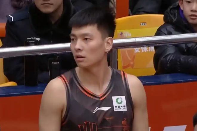 曝杨瀚森王俊杰徐昕等4人离队!中国男篮7月13日再次开启集训