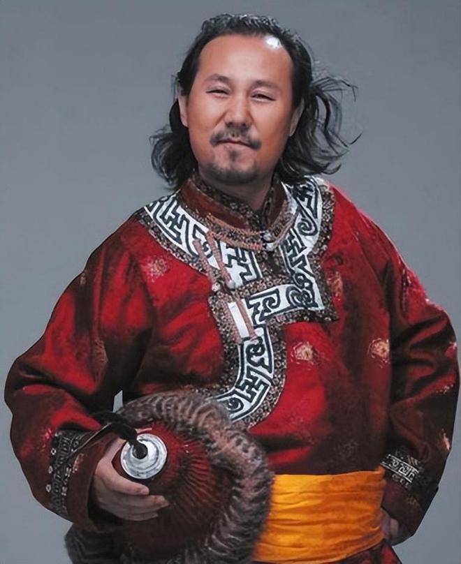 本想毁掉贾冰，却不料自己成了全网公敌，难怪郭德纲从不参加饭局