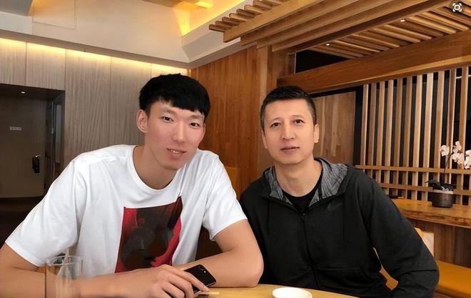 220万买下临街旺铺，有房本却无权锁门；法院判决：需给后方两铺留通道留门