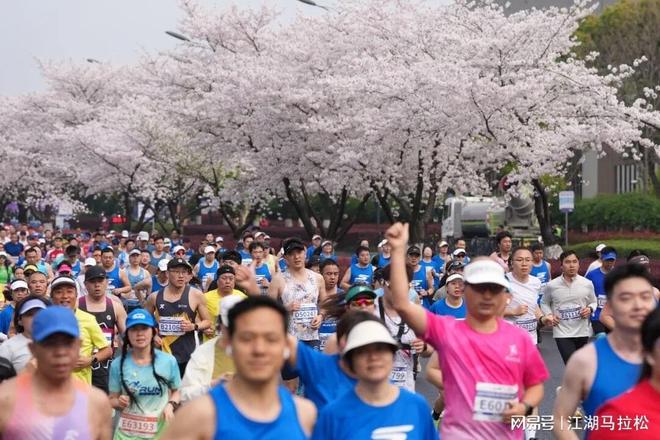 西安高新韩国街从爆火到遍地转让,三星人走了这街就真没救了?