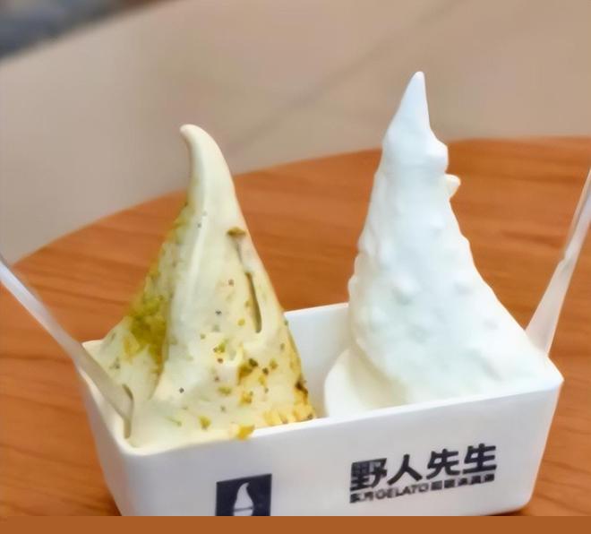 天水龙城宝贝啦啦队为陇超扛大旗！