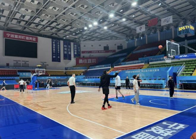 NBA夏联:马刺狂输7人上双老鹰27分 韩国李贤重4中0吞蛋
