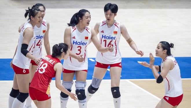 “缘分太神奇了！”女兵翻出39年前和老连长的合照发网上寻人，没想到真找到了！见面后一张新合影看哭全网