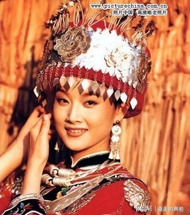 117名越军女兵赤身投降!战士们无一人敢上前,最后结局令人震撼
