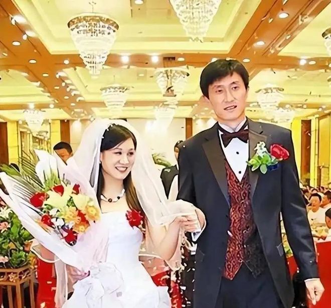 西媒：被排除在季前合训名单外，霍尔丹考虑举报塞维利亚