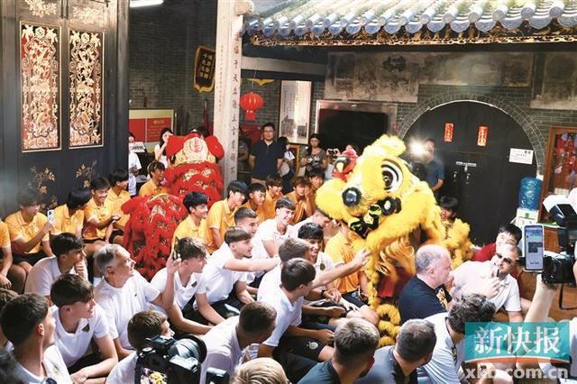 乌克兰首次确认瑞典预警机已参战，F16获得空中雷达支援