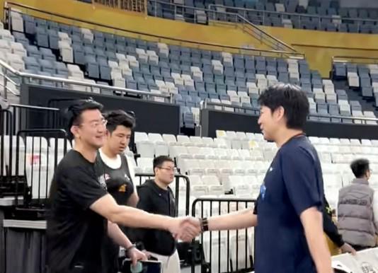 NBA夏联:马刺狂输7人上双老鹰27分 韩国李贤重4中0吞蛋